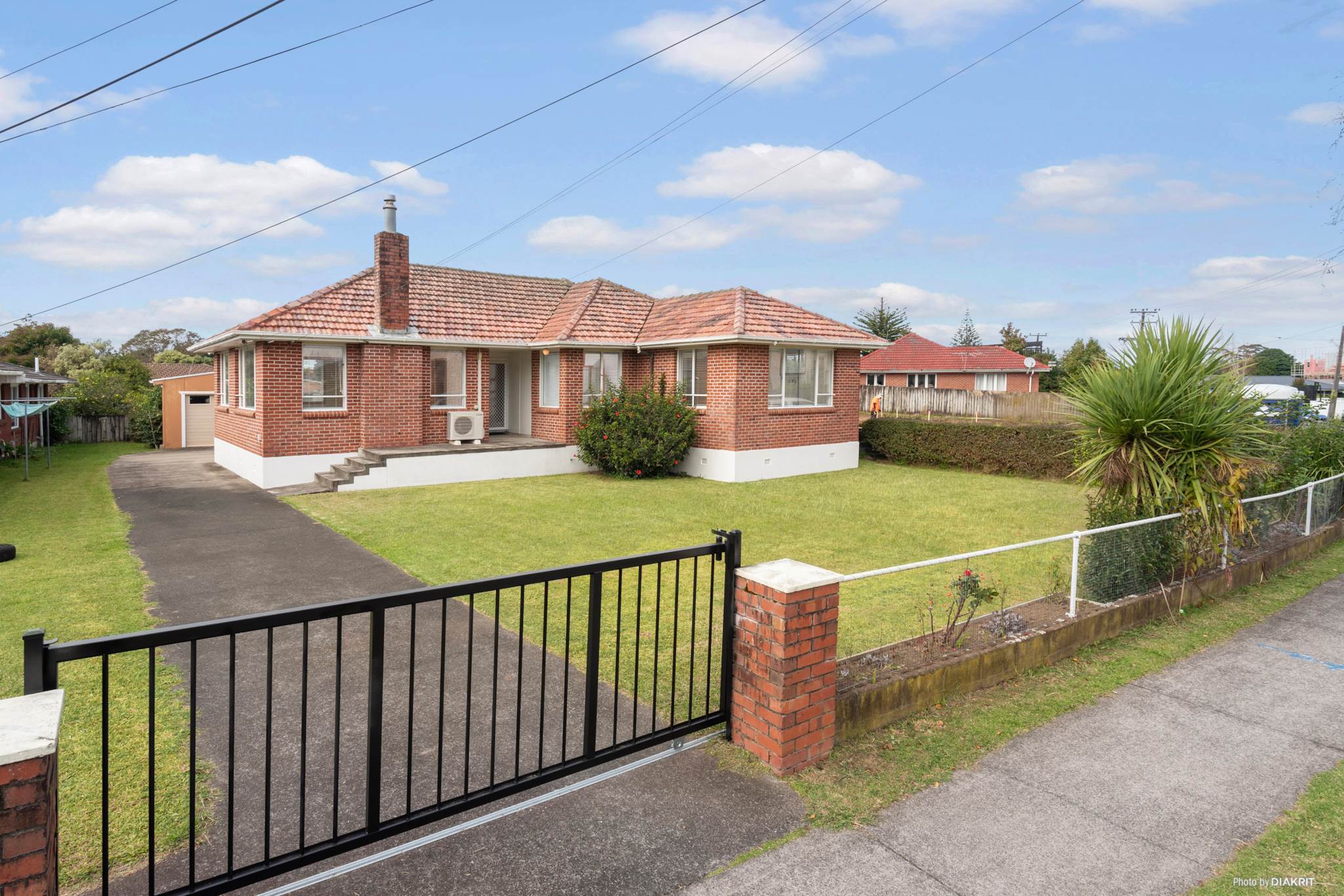 Te Atatu Peninsula 3 Bedroom A Classic Treasure Awaits in Te Atatu Peninsula!