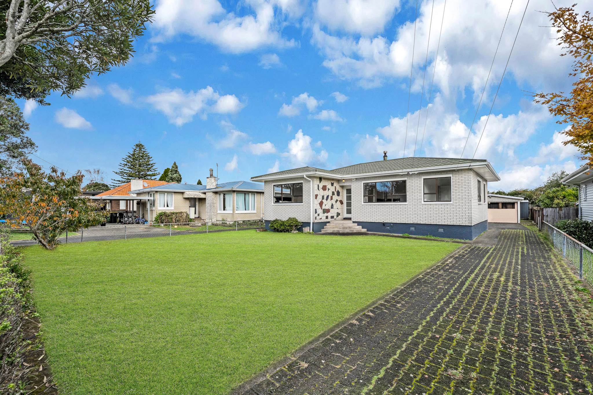 Te Atatu Peninsula 3 Bedroom Parkside Potential on 809m²