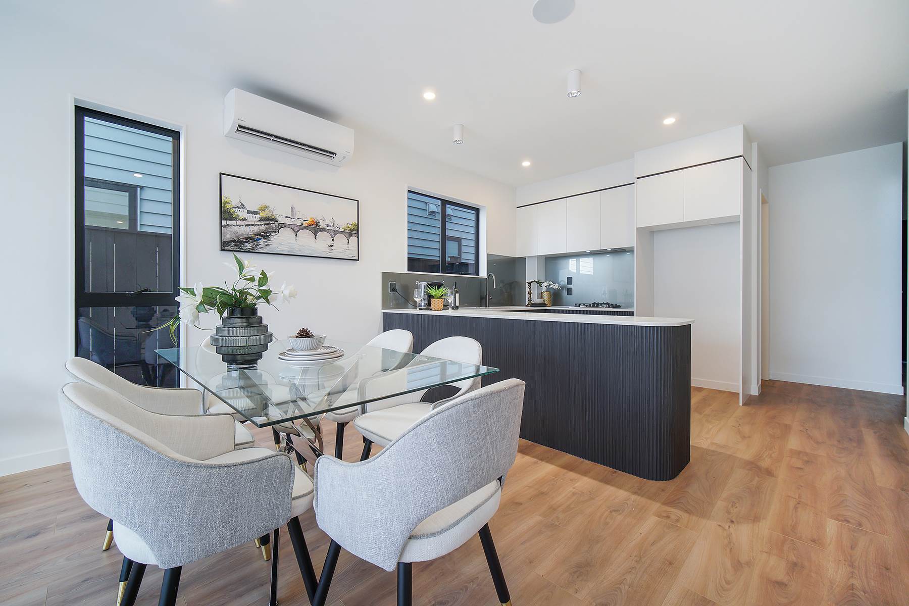Karaka 5Zimmer 5 Bedrooms  2 Master Ensuites  Premium Location