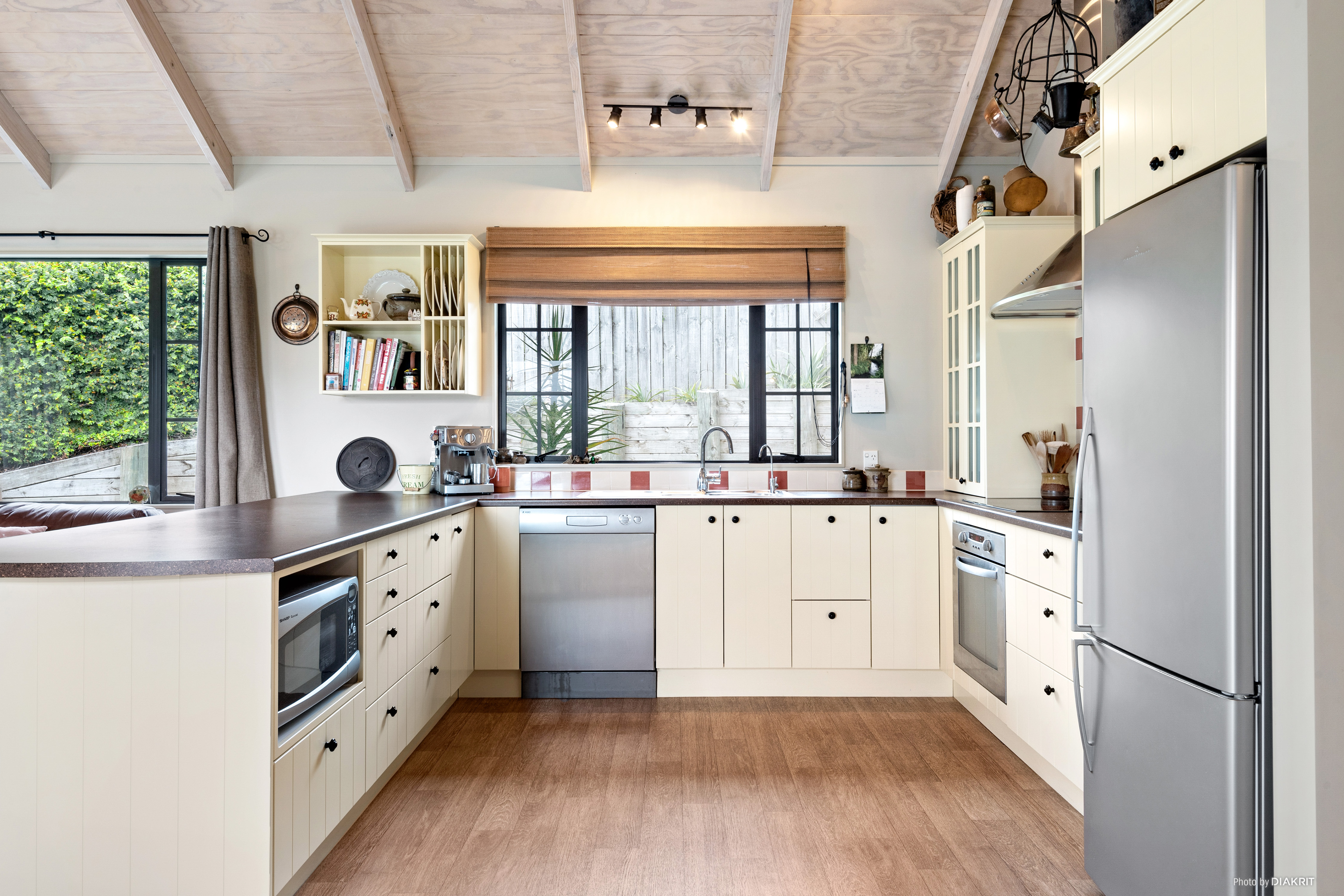 Titirangi, Sleek, Stylish, Sunny, Property ID: 803560 | Barfoot & Thompson