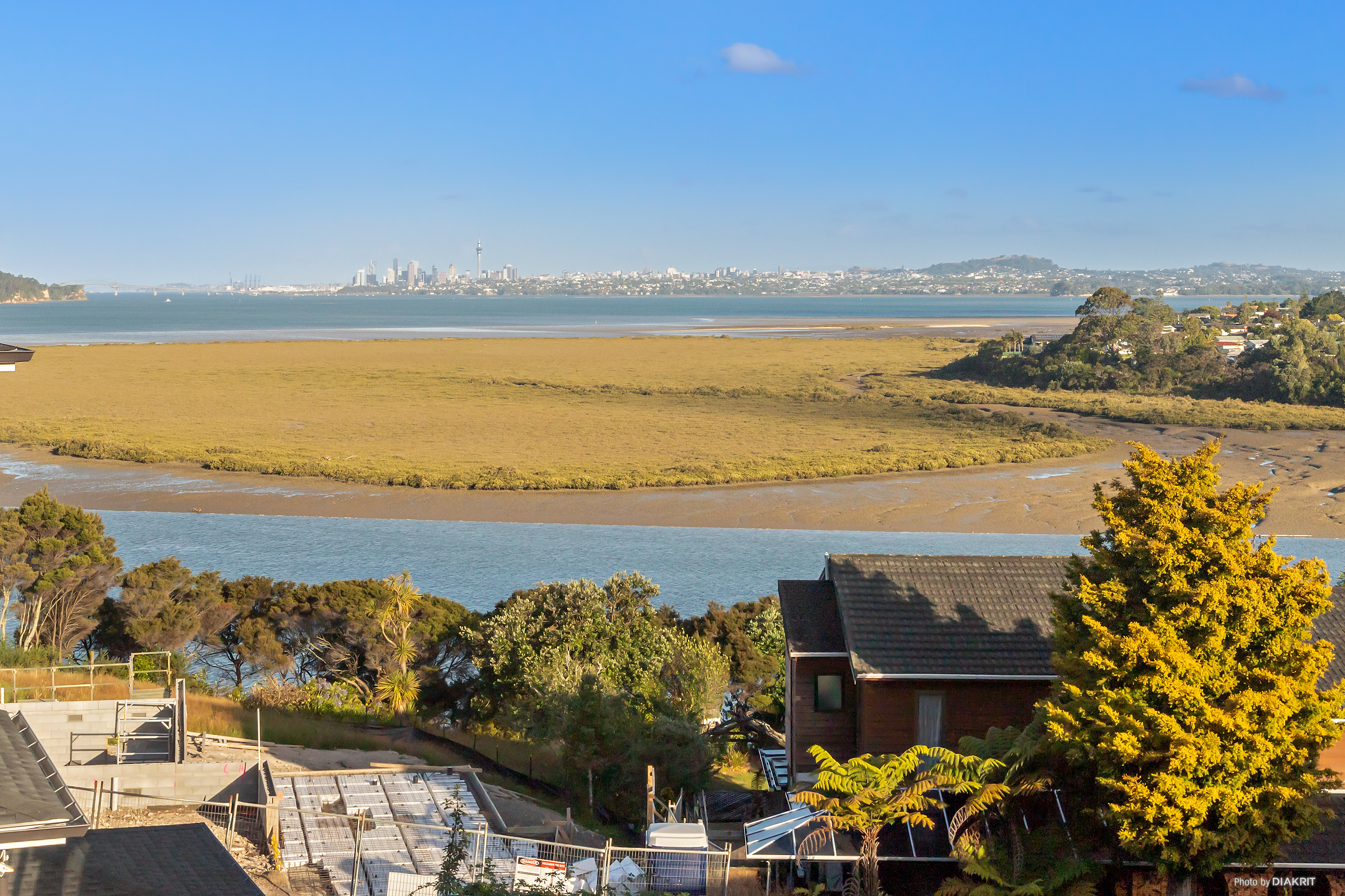 West Harbour, Home &amp; Income - Spectacular Views - Development Potential, Property ID: 804948 | Barfoot & Thompson