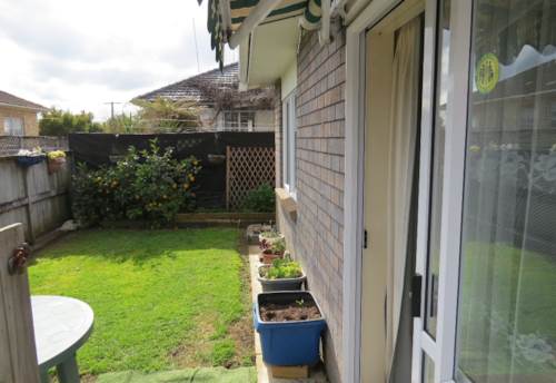 Pukekohe, Tidy and comfortable unit in Central Pukekohe, Property ID: 46001049 | Barfoot & Thompson
