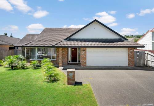 East Tamaki Heights, Gorgeous Brick &amp; Tile Family Home, Property ID: 828341 | Barfoot & Thompson