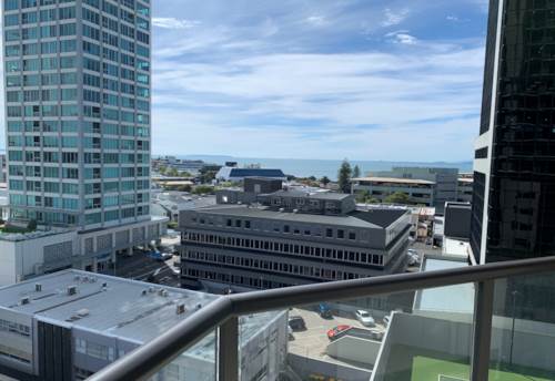 Takapuna, Furnished Apartment with Expansive views, Property ID: 53004770 | Barfoot & Thompson