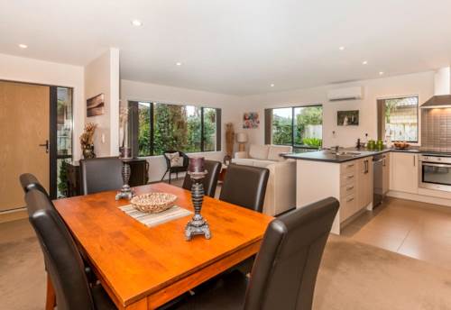 Pukekohe, Excellent location with more space than the average two-bedroom property, Property ID: 46001250 | Barfoot & Thompson