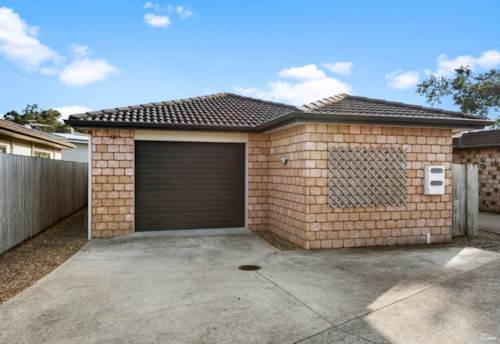 Waiuku, Tidy 3 bedroom, Property ID: 55000828 | Barfoot & Thompson