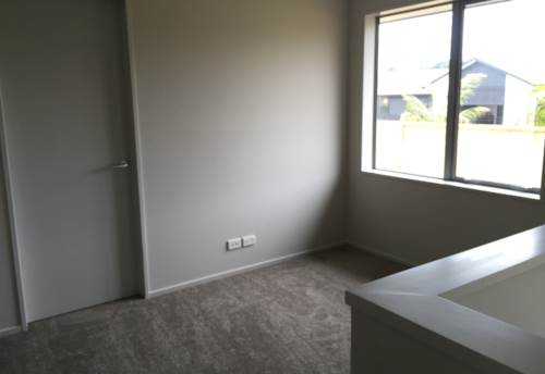 Beachlands, 4 BEDROOM - 3 BATHROOM - GARAGE, Property ID: 67000344 | Barfoot & Thompson