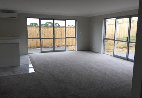 Beachlands, 4 BEDROOM - 3 BATHROOM - GARAGE, Property ID: 67000344 | Barfoot & Thompson