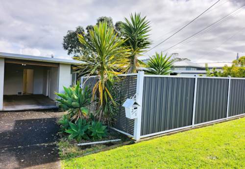 Belmont, 2-Bedroom End Unit with Private Fenced Garden, Property ID: 13001887 | Barfoot & Thompson