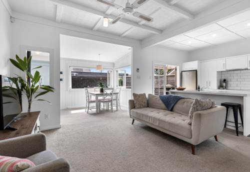 Belmont, Cozy home with City Skyline, Property ID: 914073 | Barfoot & Thompson