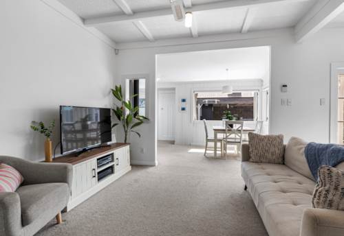 Belmont, Cozy home with City Skyline, Property ID: 914073 | Barfoot & Thompson