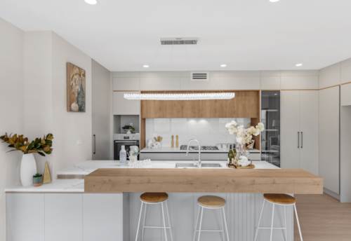 Flat Bush, Luxurious Living in the Heart of Flat Bush!, Property ID: 903048 | Barfoot & Thompson