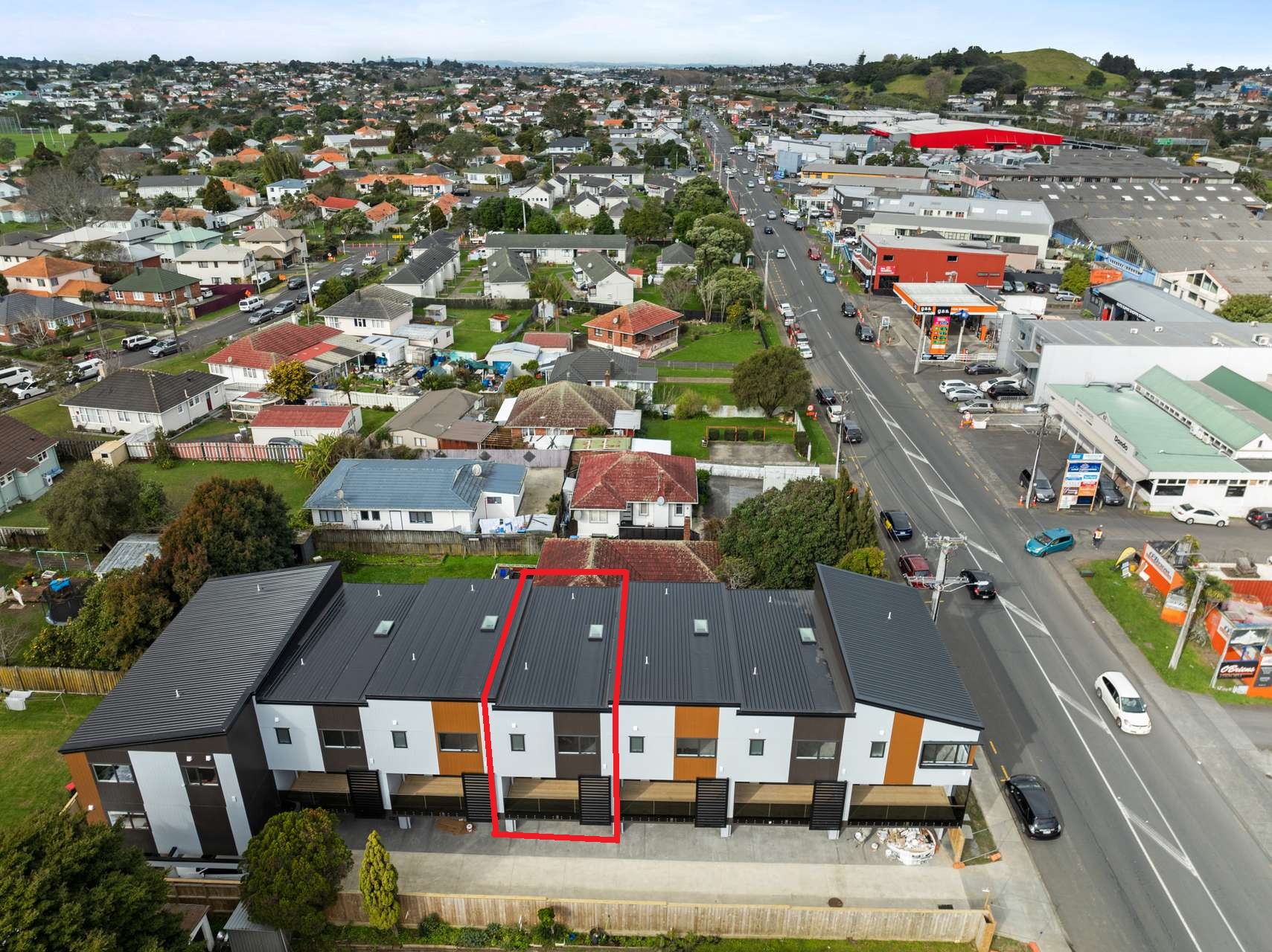 Sold 4/127 Stoddard Road, Mt Roskill Feb 2025 | Barfoot & Thompson