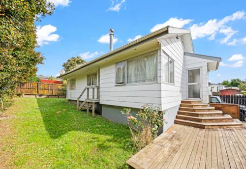 Henderson, PRICE REDUCED...VENDOR WANTS IT SOLD, Property ID: 902682 | Barfoot & Thompson