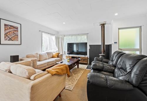 Henderson, PRICE REDUCED...VENDOR WANTS IT SOLD, Property ID: 902682 | Barfoot & Thompson