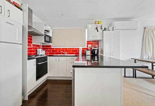 Henderson, PRICE REDUCED...VENDOR WANTS IT SOLD, Property ID: 902682 | Barfoot & Thompson