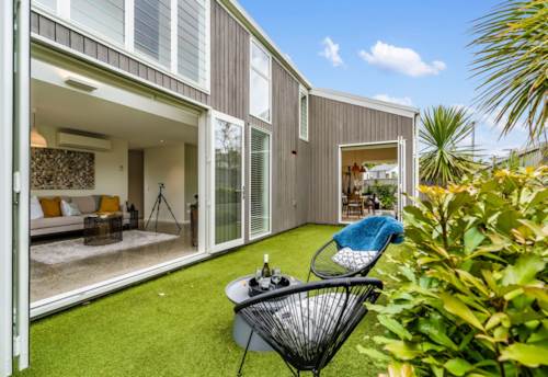 Glen Innes, Deadline sale closing 4pm Thursday 13th March 2025, Property ID: 905234 | Barfoot & Thompson