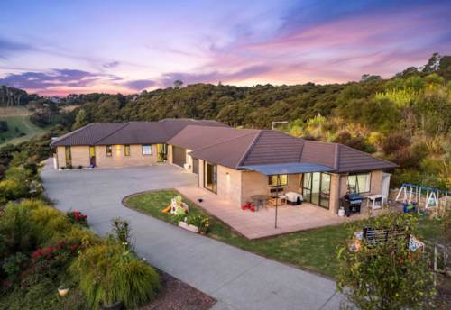Kaukapakapa, Private & Peaceful Extended Family Living or Income, Property ID: 908147 | Barfoot & Thompson