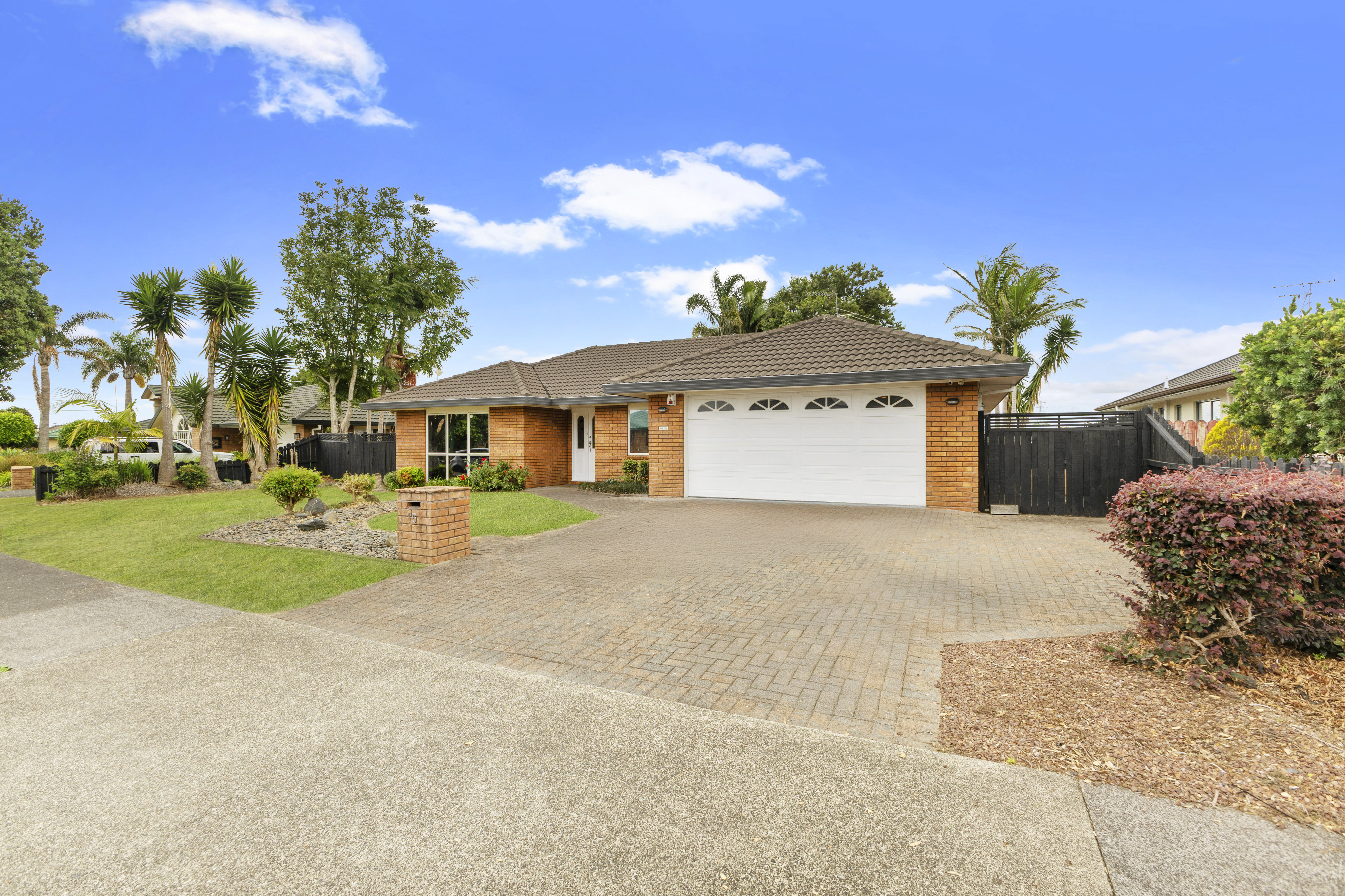 15 Longford Park Drive