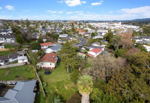 Henderson,  RC Granted - 6 Standalone big homes = Big Profit, Property ID: 908858 | Barfoot & Thompson