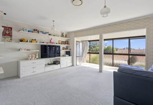 Titirangi, A Solid Gem in the Heart of Titirangi!, Property ID: 908754 | Barfoot & Thompson