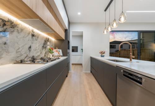 Flat Bush, Urgent Sale, bring your offer , Property ID: 908119 | Barfoot & Thompson