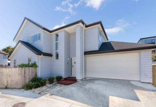 Henderson, Large Family Home - Brilliant Location!, Property ID: 915841 | Barfoot & Thompson