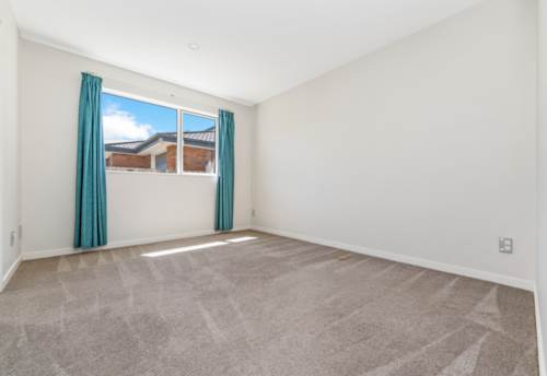 Henderson, Large Family Home - Brilliant Location!, Property ID: 915841 | Barfoot & Thompson