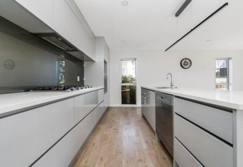 Henderson, Large Family Home - Brilliant Location!, Property ID: 915841 | Barfoot & Thompson