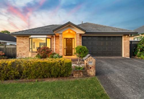 East Tamaki, Single level home 615 sqm. Walk to Botany College!, Property ID: 909215 | Barfoot & Thompson