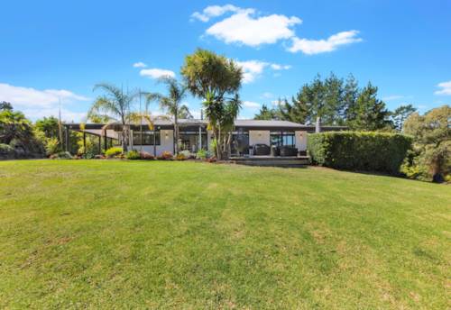 Kumeu, A Lifestyle of Elegance & Serenity Awaits, Property ID: 909560 | Barfoot & Thompson