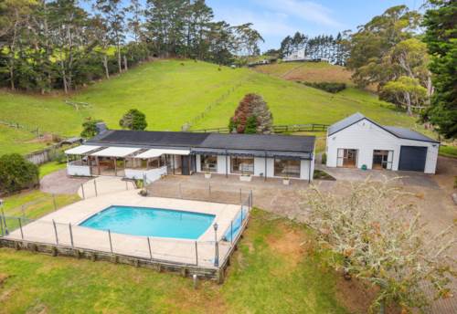 Dairy Flat, Your Lifestyle Retreat Awaits!, Property ID: 911637 | Barfoot & Thompson