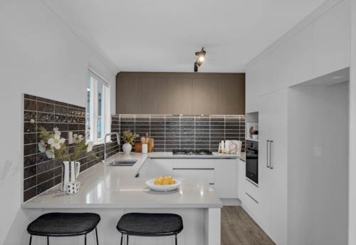 Henderson, Freehold, Great Location, Luxury Renovation - What else? , Property ID: 912315 | Barfoot & Thompson