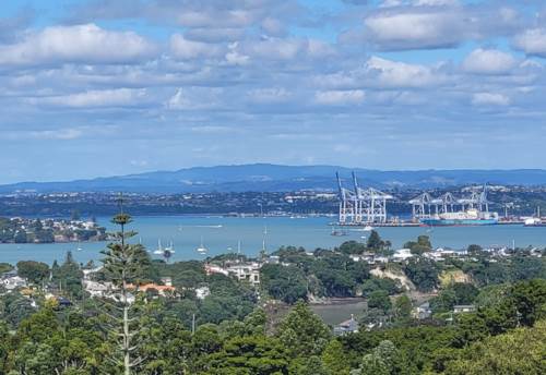 Birkenhead, VENDOR SAYS PRESENT ALL OFFERS OVER $699,000, Property ID: 904851 | Barfoot & Thompson