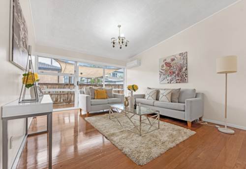 Papatoetoe, FREE STANDING BRICK HOME !, Property ID: 908617 | Barfoot & Thompson