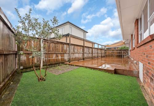 Papatoetoe, FREE STANDING BRICK HOME !, Property ID: 908617 | Barfoot & Thompson