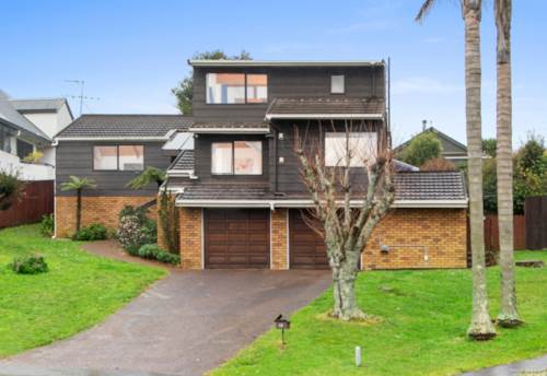 Totara Heights, Elevated Elegance with Panoramic Views!, Property ID: 911684 | Barfoot & Thompson
