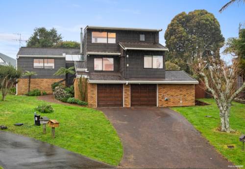 Totara Heights, Elevated Elegance with Panoramic Views!, Property ID: 911684 | Barfoot & Thompson