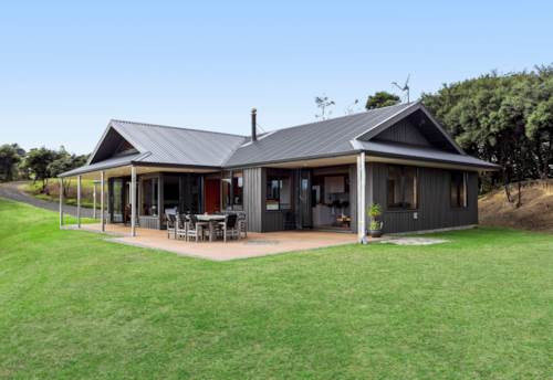 Kaukapakapa, Spacious family home with lifestyle living, Property ID: 912830 | Barfoot & Thompson