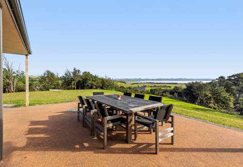 Kaukapakapa, Spacious family home with lifestyle living, Property ID: 912830 | Barfoot & Thompson