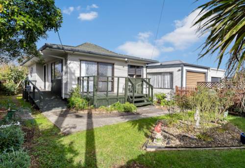 Henderson, Stepping Stone, Property ID: 913268 | Barfoot & Thompson