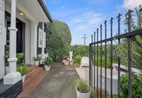 Devonport, Home By The Sea, Property ID: 914343 | Barfoot & Thompson
