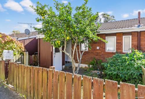 Henderson, Vendors Say SELL - Present  ALL Offers , Property ID: 910797 | Barfoot & Thompson