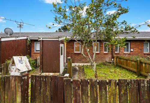 Henderson, Vendors Say SELL - Present  ALL Offers , Property ID: 910797 | Barfoot & Thompson