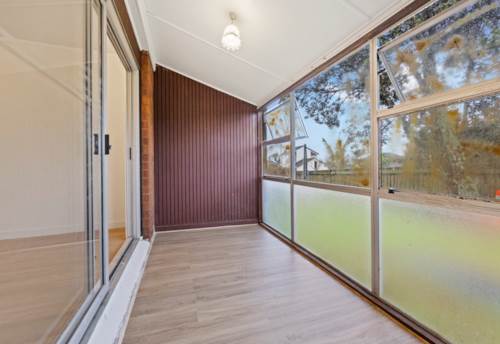 Henderson, Vendors Say SELL - Present  ALL Offers , Property ID: 910797 | Barfoot & Thompson