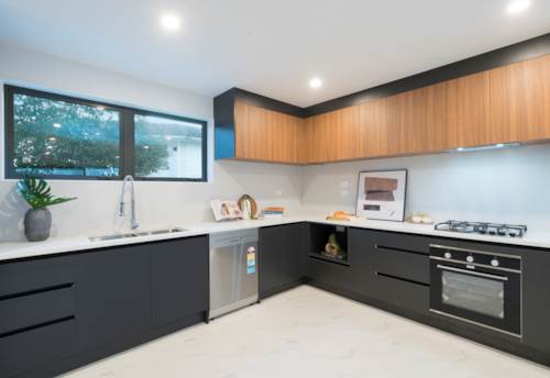 Henderson, Standalone/Garage+  Extra Parking, Property ID: 914502 | Barfoot & Thompson