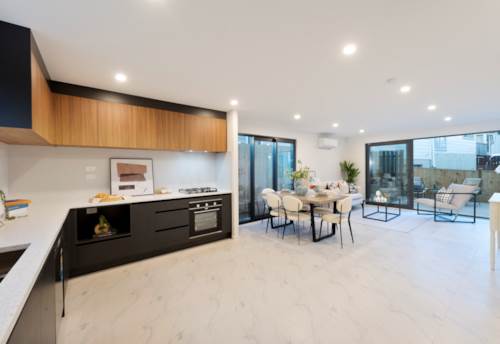 Henderson, Standalone/Garage+  Extra Parking, Property ID: 914502 | Barfoot & Thompson