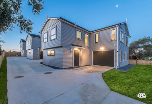 Henderson, Standalone/Garage+  Extra Parking, Property ID: 914502 | Barfoot & Thompson