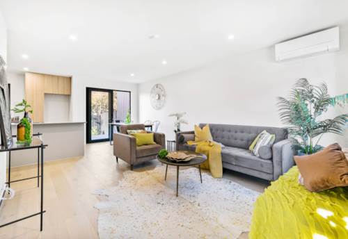 Mangere Bridge, Exceptional Living in Mangere Bridge!, Property ID: 914065 | Barfoot & Thompson