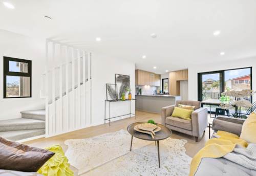 Mangere Bridge, Exceptional Living in Mangere Bridge!, Property ID: 914065 | Barfoot & Thompson